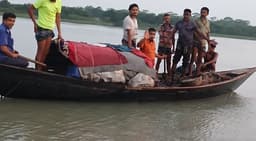 বিষখালী নদীতে অভিযান চালিয়ে বিপুল নিষিদ্ধ জাল ও নৌকা জব্দ