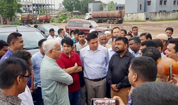 হিলি স্থলবন্দর পরিদর্শনে উন্নয়ন পরিকল্পনা জানালেন মন্ত্রী ডাঃ জাহিদ হোসেন