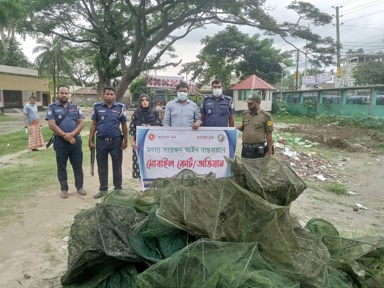 ভূঞাপুরে বিল থেকে উদ্ধারকৃত ১৫০০ মিটার চায়না জাল পুড়িয়ে দিল প্রশাসন