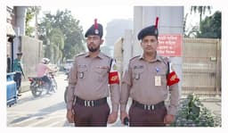 বাংলাদেশ পুলিশ বাহিনীর সদস্যদের গায়ে উঠেছে নতুন পোশাক