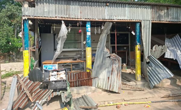 বাকি খাওয়া নিয়ে সংঘর্ষে গুলিপেচা গ্রামে ব্যাপক ভাঙচুর