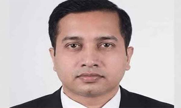 সহকারী অ্যাটর্নি জেনারেলের পদ থেকে পদত্যাগ করলেন আশিক রুবাইয়াত