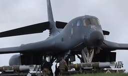 ইরানে হামলায় বাংকার বাস্টার বোমা নিয়ে প্রস্তুত মার্কিন বি-১