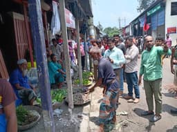 গোপালপুর বাজারে ফুটপাত দখলমুক্ত রাখতে ইউএনওর অভিযান