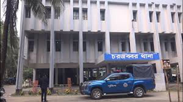 নোয়াখালীতে ছাত্রীকে নিয়ে পালালো প্রধান শিক্ষক, মাদরাসায় অগ্নিসংযোগ