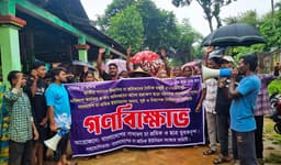 পাঁচশ টাকা মজুরির দাবিতে শ্রীমঙ্গলে চা শ্রমিকদের কর্মবিরতি, বিক্ষোভ