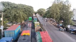 ঢাকা-চট্টগ্রাম মহাসড়কে ৫০ কিলোমিটার যানজট, চরম দুর্ভোগ
