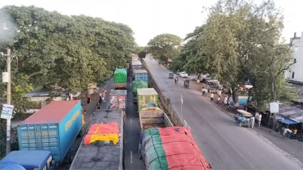 ঢাকা-চট্টগ্রাম মহাসড়কে ৫০ কিলোমিটার যানজট, চরম দুর্ভোগ