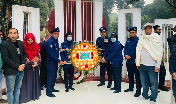 গোপালপুরে মহান বিজয় দিবসে শহীদদের স্মরণে পুষ্পস্তবক অর্পণ