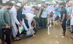 গর্তে মাছ ছেড়ে দেবীদ্বারে রাস্তাঘাট সংস্কারের দাবি হাসানাত আবদুল্লাহর