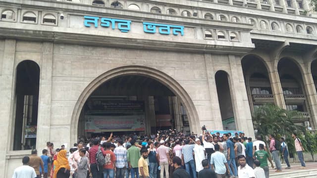 নগর ভবনে শপথ দাবিতে ফের সরব ইশরাক সমর্থকরা