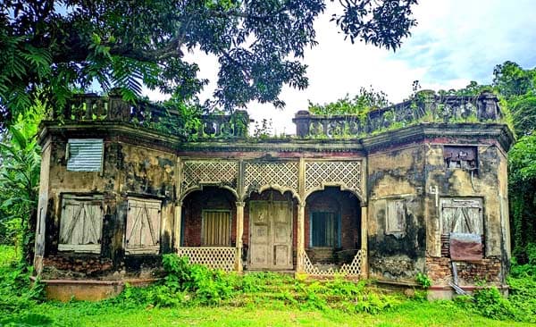অযত্নে বিলীনের পথে শ্রীমঙ্গলের সাড়ে ৩৫০ বছরের ‘কামিনী ভবন’
