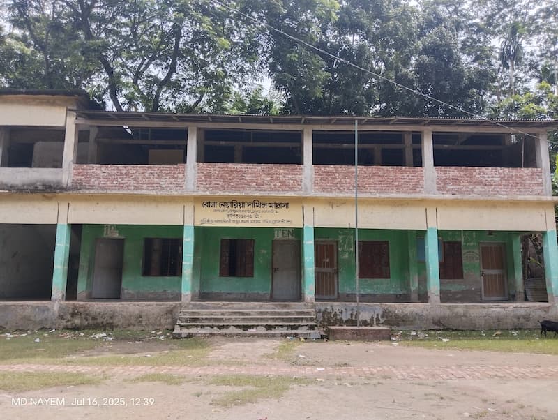 রাজাপুরে সময়ের আগেই ছুটি, পড়াশোনায় ব্যাহত শিক্ষার্থীরা