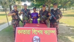 ফুলবাড়ী সীমান্তে ভারতীয় নেশাজাতীয় ট্যাবলেটসহ যুবক আটক