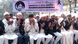 হিজলায় খালেদা জিয়ার শোকসভায় কান্নায় ভেঙে পড়লেন রাজিব আহসান