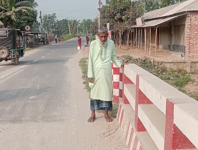 সন্তানের মৃত্যুতে বাবা শোকে পাথর, পরিবারের ভবিষ্যৎ অন্ধকার