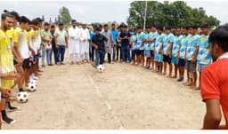 পাঁচবিবির রাধানগরে ফুটবল টুর্নামেন্টের উদ্বোধন