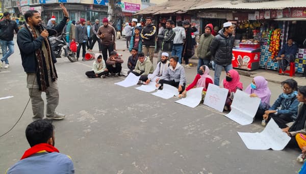 হাদি হত্যার বিচার দাবিতে ঝালকাঠিতে সর্বস্তরের জনগণের বিক্ষোভ