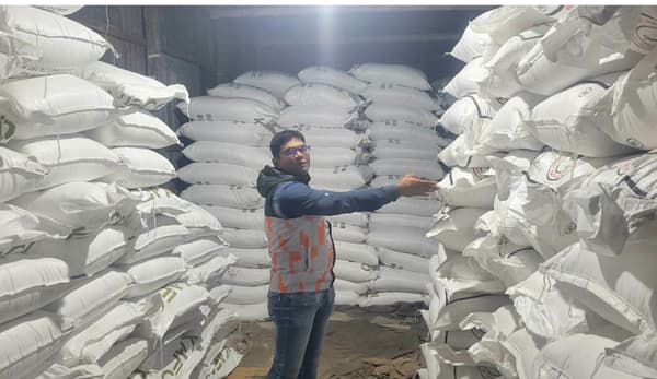 গোয়ালন্দে গুদামে জমাট বাঁধছে ইউরিয়া সার, ডিএপি'র জন্য হাহাকার!