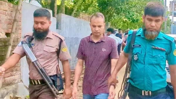 নারীসহ ফ্ল্যাট থেকে সাবেক ওসি মাহবুব আটক, ধরালেন ষষ্ঠ স্ত্রী
