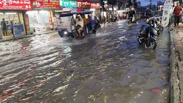 উন্নয়ন নয়, বরিশালে চলছে পানির রাজত্ব !