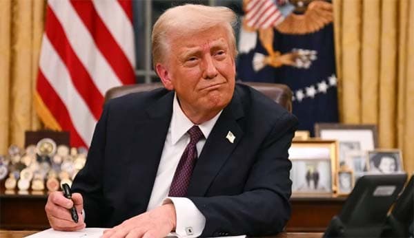 ইরান আত্মসমর্পণ না করলে অবকাঠামো ধ্বংসের হুমকি ট্রাম্পের