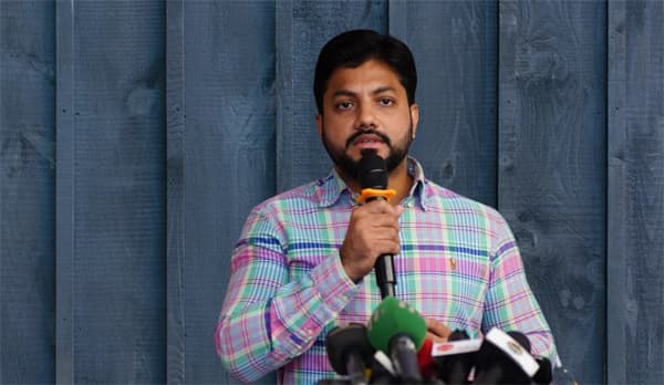 প্রধানমন্ত্রীর পদত্যাগের নির্দেশকে ‘সেরা পরামর্শ’ বললেন ইশরাক