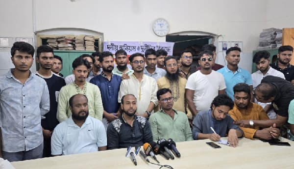 কেন্দ্রীয় অনিয়মে ক্ষুব্ধ নওগাঁ গণঅধিকার পরিষদের নেতাদের গণপদত্যাগ 