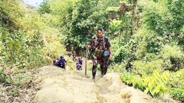 অদৃশ্য শক্তির কবলে পাহাড়! জনমনে চরম আতঙ্ক 