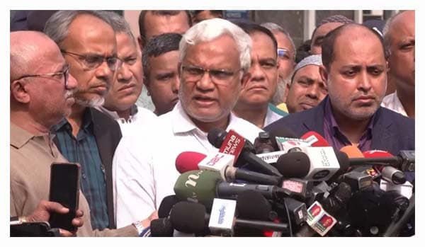 সিসিইউতে স্থিতিশীল খালেদা জিয়া, নিতে পারছেন চিকিৎসা: ডা. জাহিদ