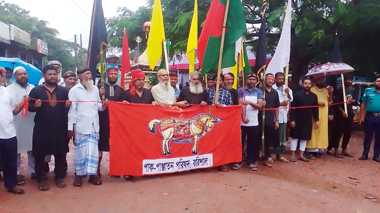 পবিত্র আশুড়া উপলক্ষে বরিশালে তাজিয়া মিছিল 