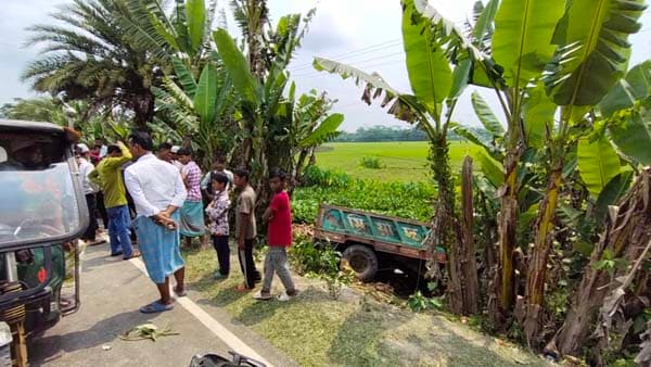 রাজাপুরে নিয়ন্ত্রণ হারিয়ে ইটবোঝাই ট্রলি খাদে পড়ে হেল্পার নিহত