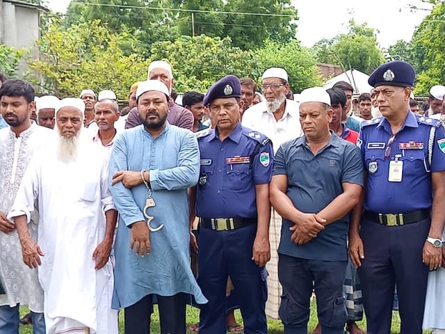 মায়ের জানাজায় অংশ নিতে প্যারোলে মুক্তি চেয়ারম্যানের