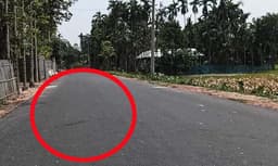 ভূরুঙ্গামারীতে কাজ শেষ হওয়ার আগেই সড়কে ফাটল ! অনিয়মের অভিযোগ