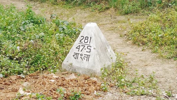 পাঁচবিবির সীমান্তে বিএসএফের কাঁটাতারের চেষ্টা, বিজিবির বাধায় উত্তেজনা