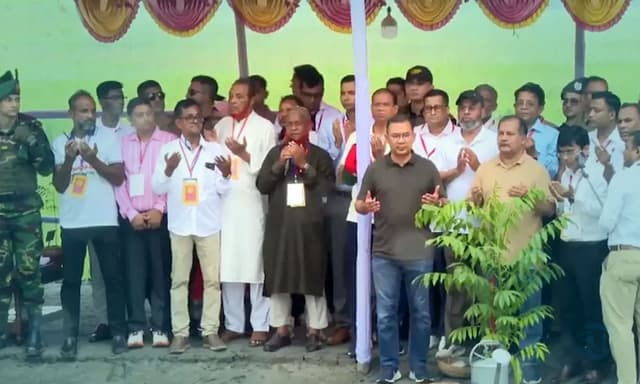 বরিশাল পৌঁছালেন প্রধানমন্ত্রী, উৎসবমুখর জনসমাগম
