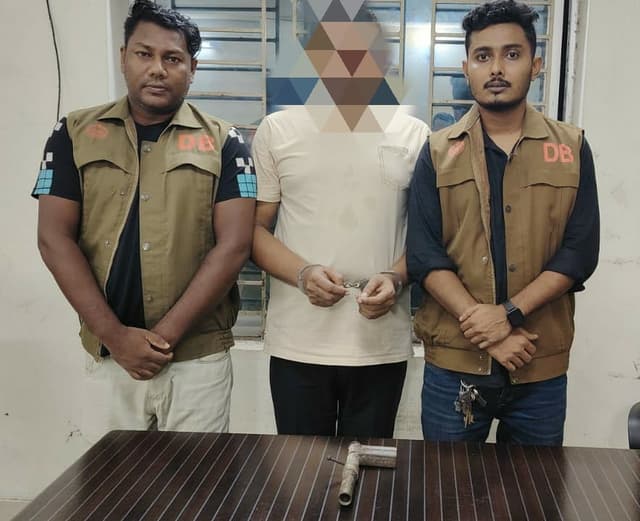 নোয়াখালীতে আওয়ামী লীগ নেতা পাইপগানসহ গ্রেপ্তার