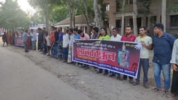 গোয়ালন্দে প্রলোভনের ফাঁদে নারীদের সাথে সখ্যতা! ফাঁসির দাবিতে মানববন্ধন