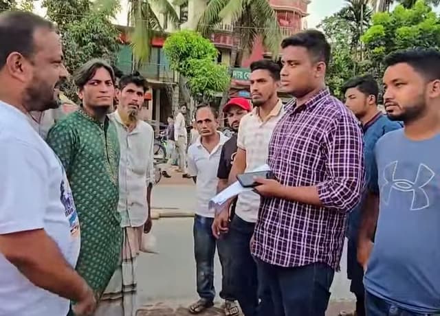 দেবীদ্বারে সড়ক সম্প্রসারণে অনিয়ম, যানজট নিরসনে বাধা সৃষ্টি