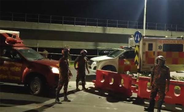 ঢাকা-মাওয়া এক্সপ্রেসওয়েতে দুর্ঘটনায় একই পরিবারের তিনজনসহ আহত ৪