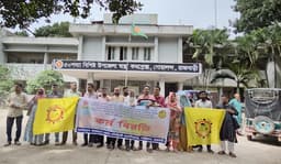 দাবি আদায়ে কর্মবিরতিতে রাজবাড়ীর গোয়ালন্দের স্বাস্থ্য সহকারীরা