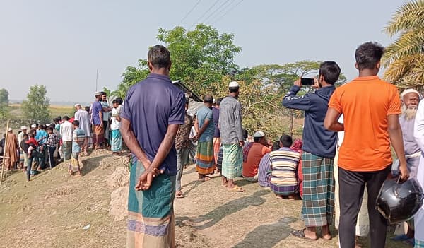 ঝুপড়ি ঘরে রক্তের ছাপ, মহিপুরে স্বামী-স্ত্রীর মৃত্যুর রহস্য ঘনীভূত