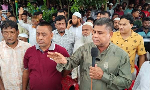 সরাইলে তিন দিনের ঝগড়া' অবসান প্রশংসায় ভাসছেন জেলা পরিষদ প্রশাসক 