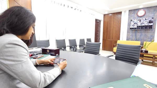 স্মার্ট ফোন ও মনিটরে ভোটকেন্দ্র নজরদারি করবেন গোয়ালন্দ উপজেলা প্রশাসন 