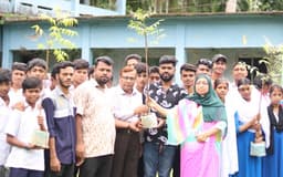 রাজাপুরে শিক্ষার্থীদের হাতে ঔষধি গাছ উপহার দিল ছাত্রদল