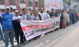 ভালুকায় দীপু চন্দ্র দাস হত্যার প্রতিবাদে বরিশালে মানববন্ধন