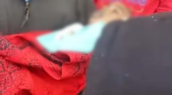 খেলনা বেলুন গলায় আটকে উল্লাপাড়ায় তিন বছরের শিশুর মৃত্যু