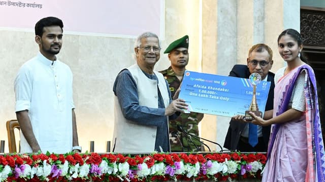 তরুণদের স্বেচ্ছাসেবায় উৎসাহ প্রধান উপদেষ্টার