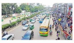 লকডাউনেও রাজধানীতে স্বাভাবিক গণপরিবহন চলাচল