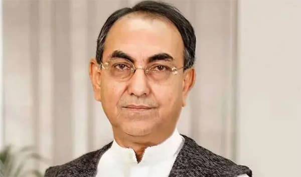 সিঙ্গাপুরে নেওয়া হলো মির্জা আব্বাসকে, সঙ্গে স্ত্রী-ছেলে